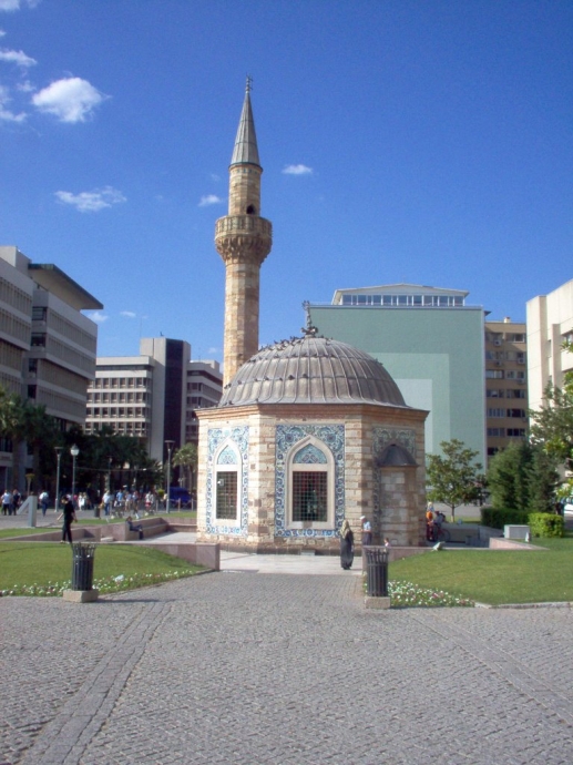 izmir konak meydanı ndaki 2 kişilik camii