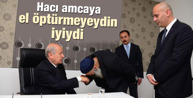 [Resim: ya%C5%9Fl%C4%B1-bir-amcaya-el-%C3%B6pt%C...607192.jpg]