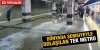 metronun içinde şemsiye ile yürümek / #639219