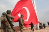 kobani sınırına asılan dev türk bayrağı
