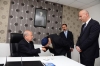 devlet bahçeli nin ak sakallı dedeye el öptürmesi / #673790