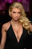 charlotte mckinney in memeleri