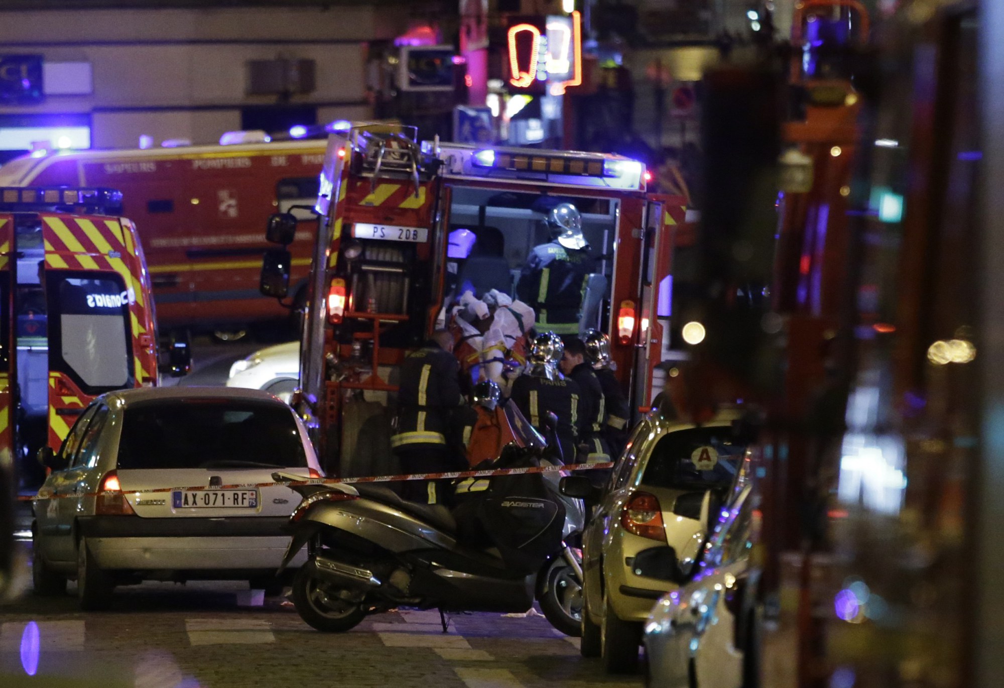Теракт в париже 13 ноября 2015. Теракт в Париже 2015 Батаклан. 13 Ноября 2015 Франция теракт Bataclan.