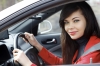 bmw içindeki güzel bayanın gülümseyerek bakması / #741218